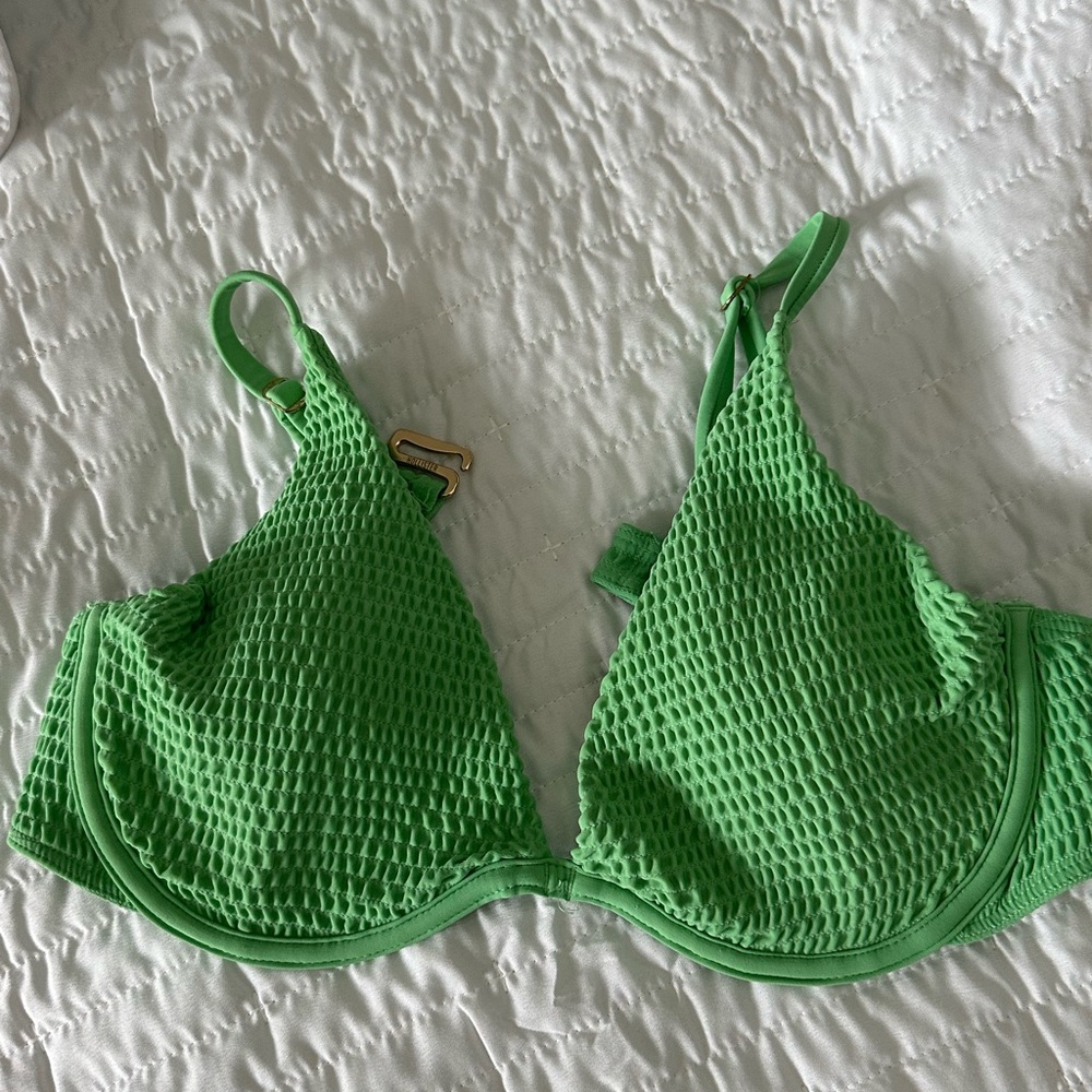 Hollister Green Textured Top with Underwire and Adjustable Straps